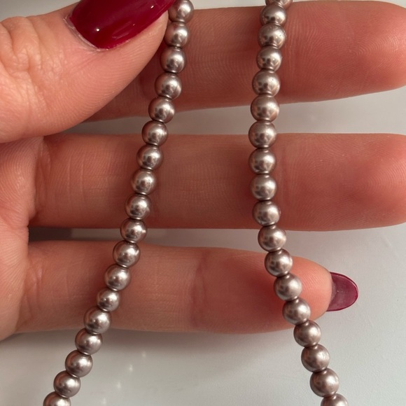 Elegant Pink Pearl Necklace - Picture 4 of 4